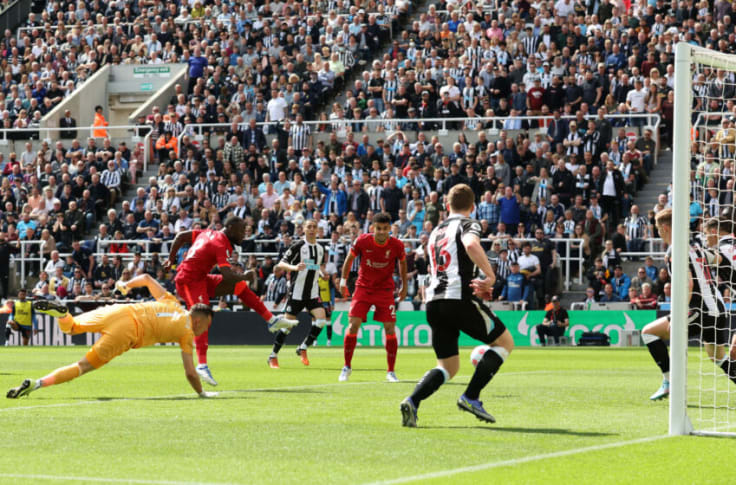 Early Keita goal sends Liverpool back atop the Premier League