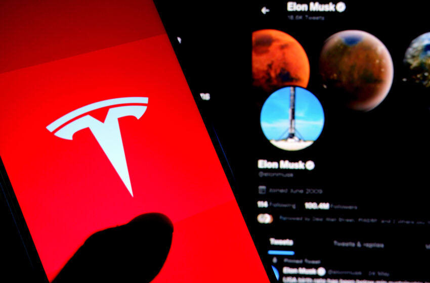 INDIA - 2022/07/07: In this photo illustration, a Tesla logo is displayed on a smartphone screen with Elon Musk Twitter page in the background. (Photo Illustration by Avishek Das/SOPA Images/LightRocket via Getty Images)