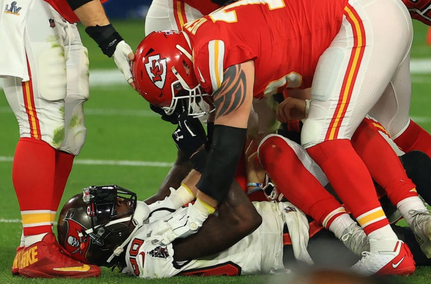 TAMPA, FLORIDA - FEBRUARY 07: Mike Remmers #75 of the Kansas City Chiefs rushes Jason Pierre-Paul #90 of the Tampa Bay Buccaneers during the fourth quarter in Super Bowl LV at Raymond James Stadium on February 07, 2021 in Tampa, Florida. (Photo by Mike Ehrmann/Getty Images)