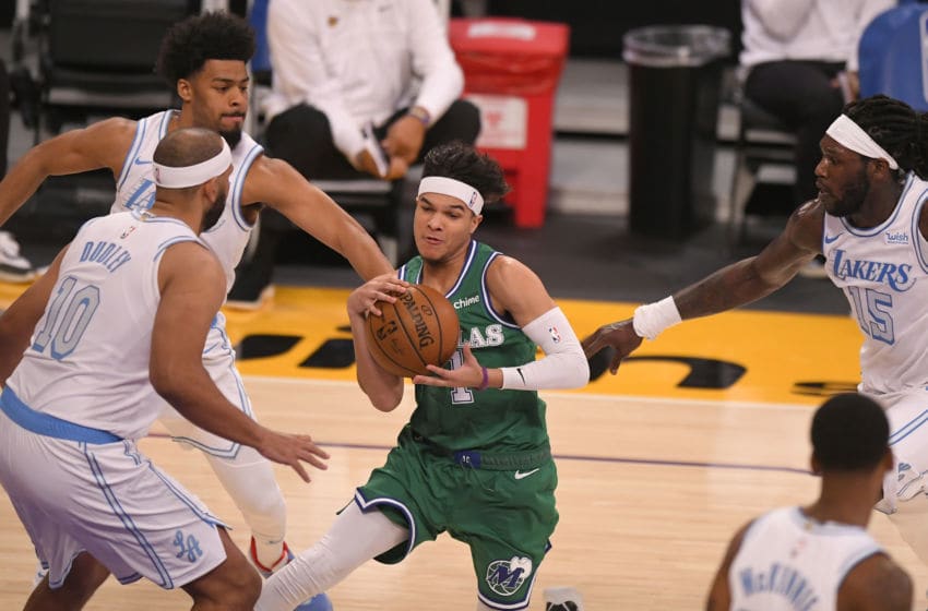 Los Angeles Lakers: Newcomers destroy the Dallas Mavericks ...