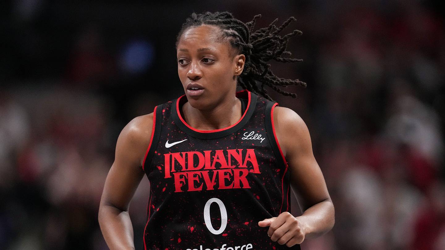 Kelsey Mitchell playing for Indiana Fever