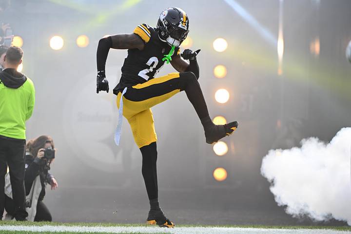 Joey Porter Jr. in his former Pittsburgh Steelers uniform