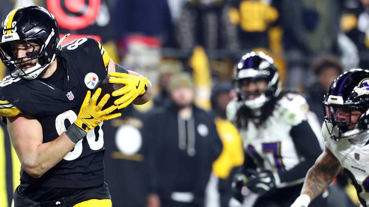 Archival January 2026 photo of Pat Freiermuth catching a pass for Pittsburgh