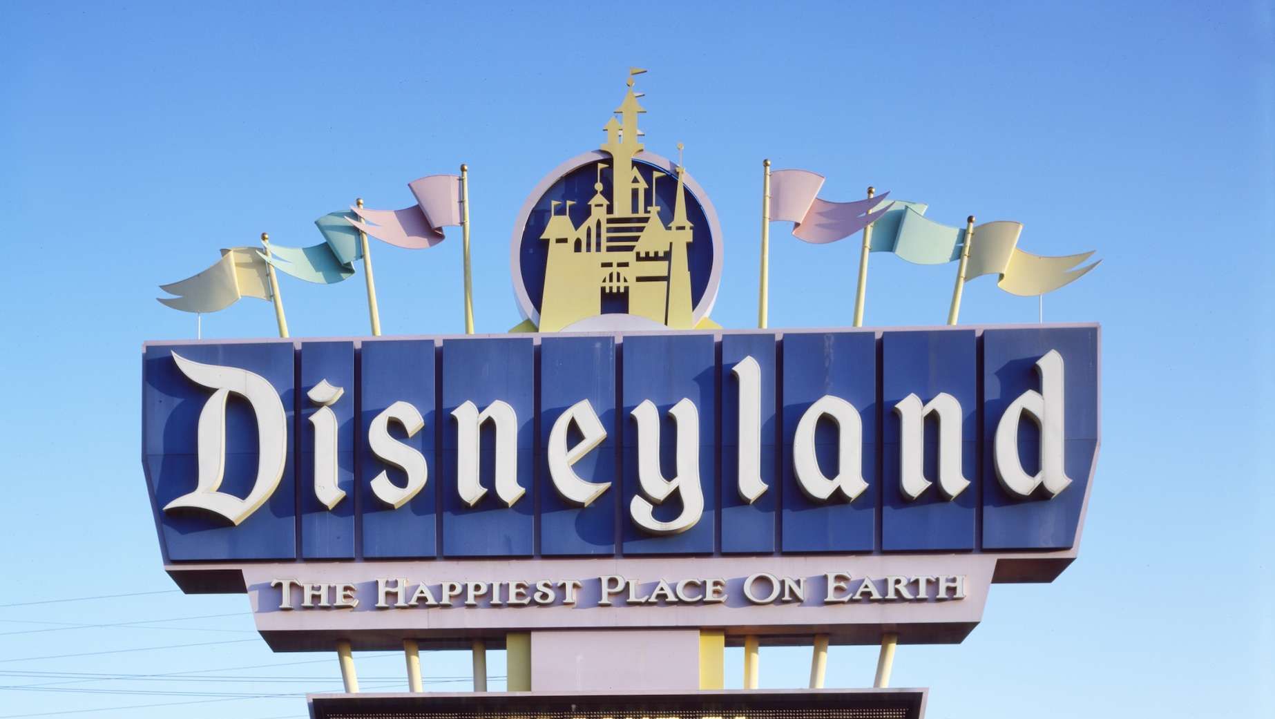 Sau một năm đóng cửa, Disneyland sẽ hoạt động lại vào tháng 4 2 Disneyland's Disastrous Opening Day In 1955 | Mental Floss