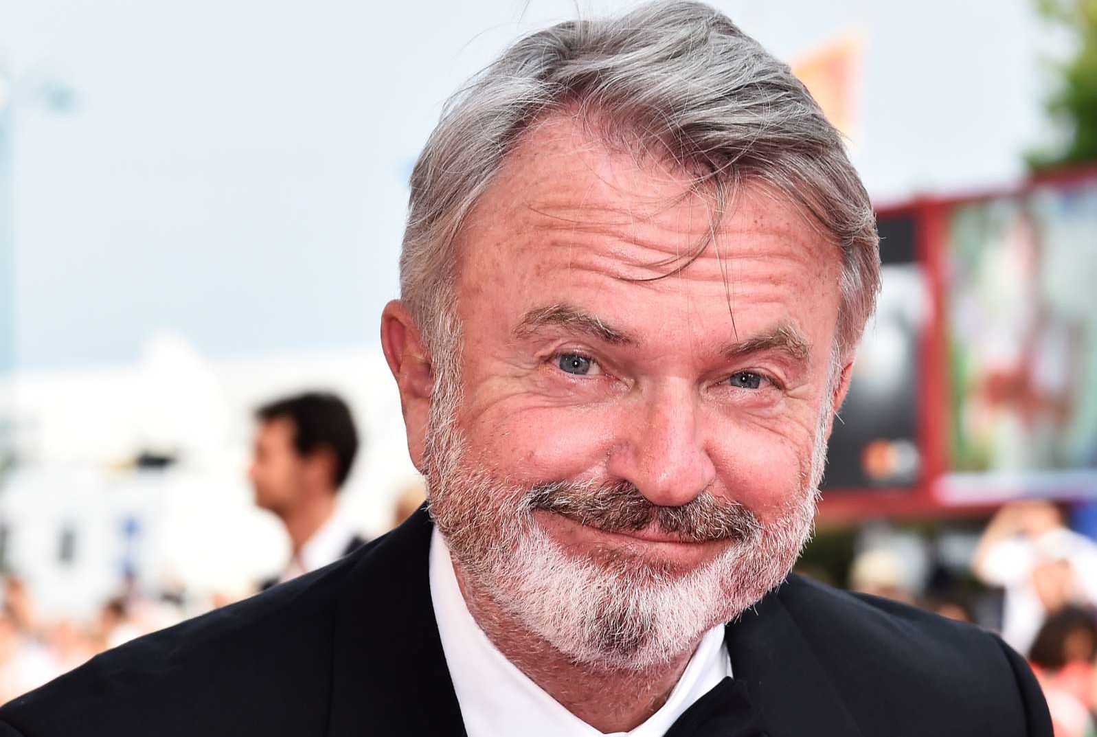 Thor Ragnarok Cast Member Sam Neill Was Baffled By The Film Mental Floss Ragnarok lo ha puesto en el ojo del huracan y claro, poco puede hacer el actor para desmentir una informacion que debia permanecer oculta. thor ragnarok cast member sam neill