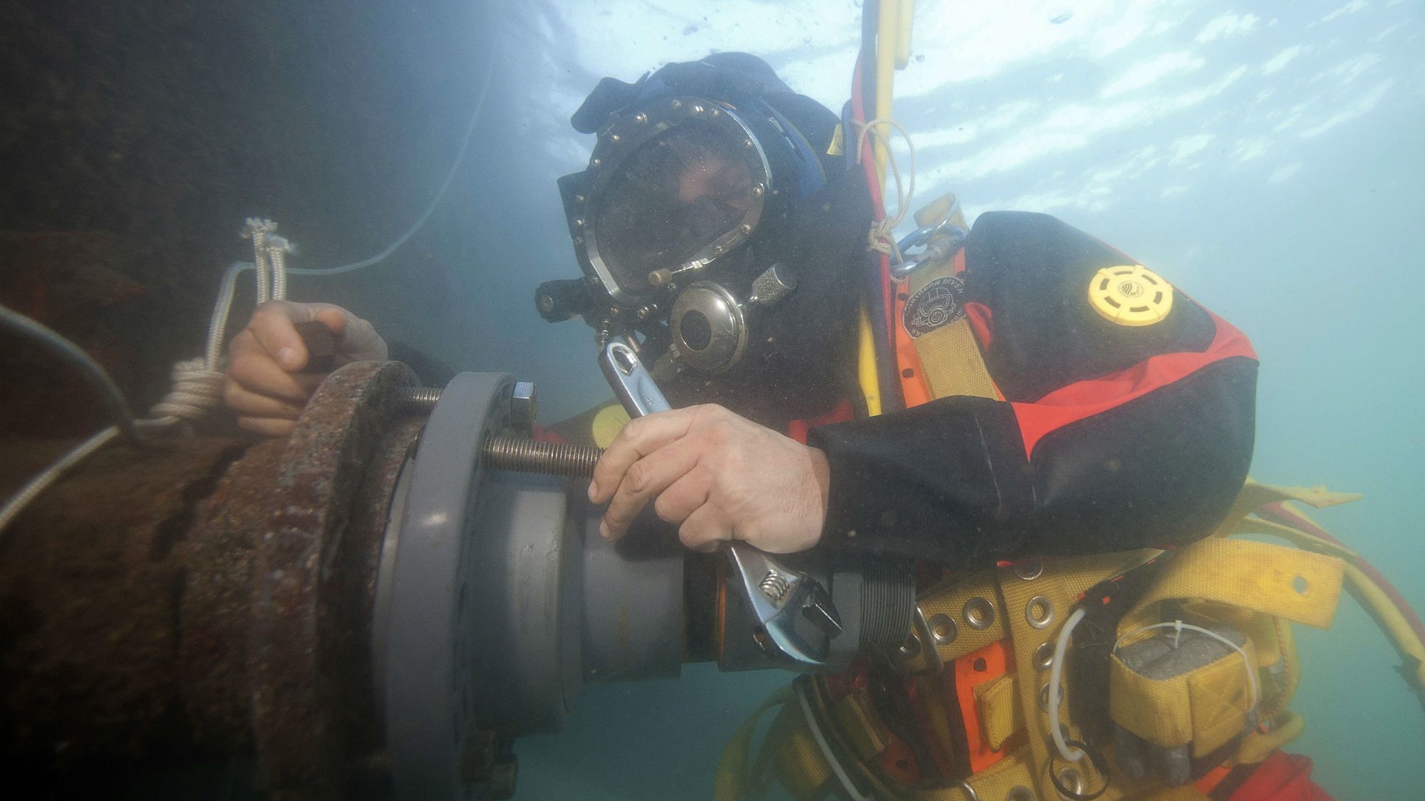 15 Secrets of Commercial Divers Mental Floss