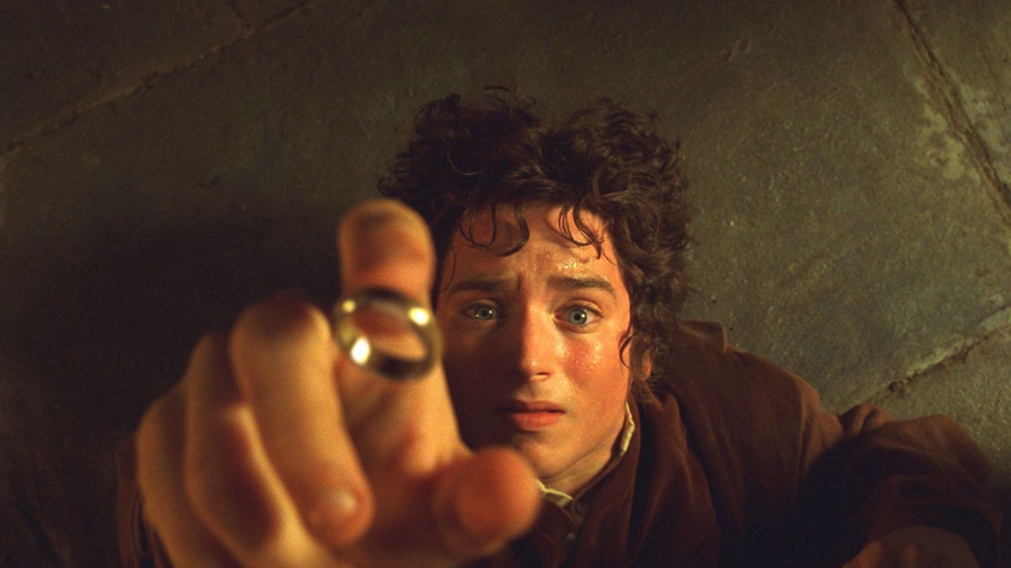 the lord of the rings ring of power in hand