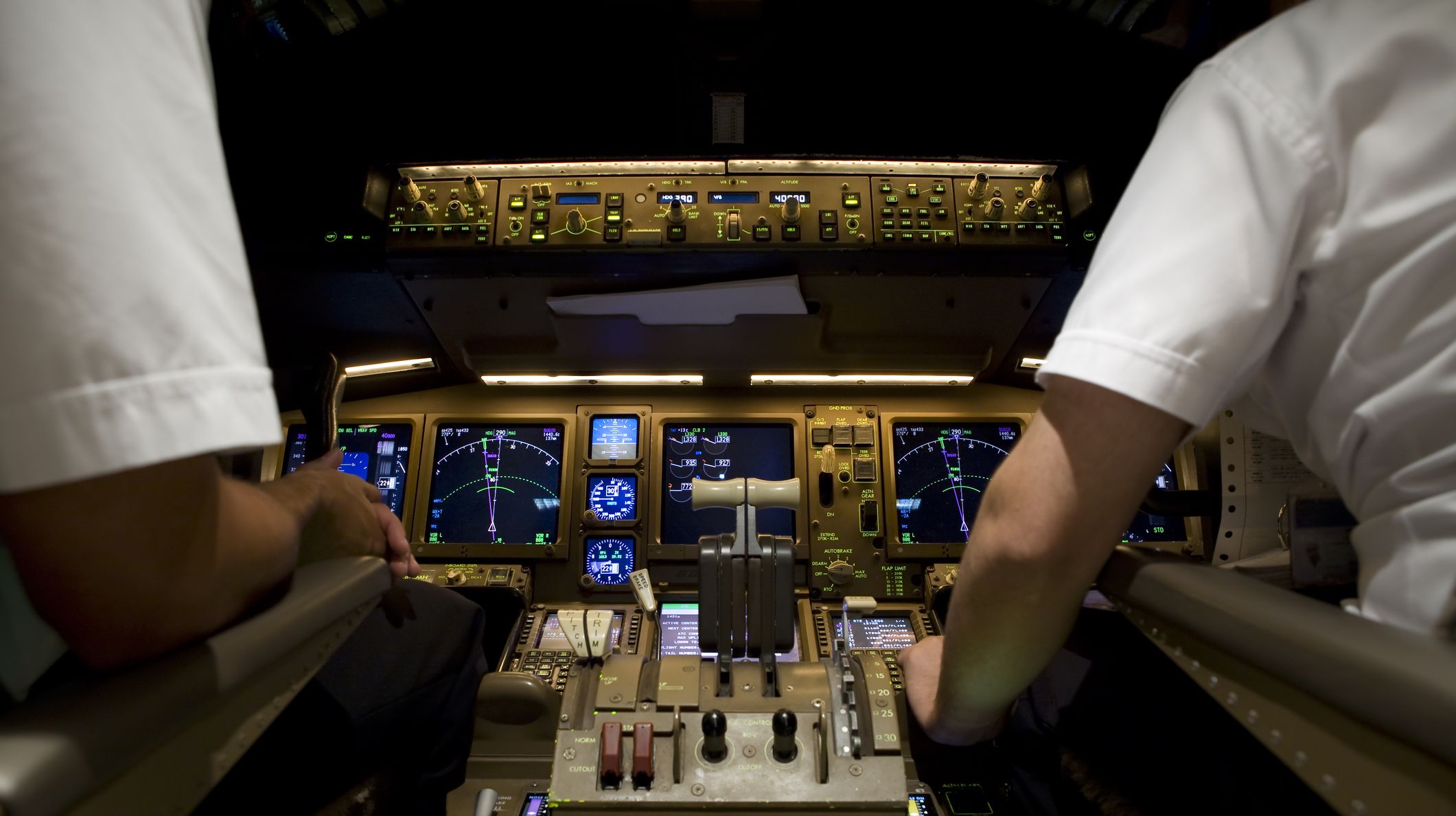 вопросы пилоту. самолет сбивает другой самолет. летная школа майами. пилоты united airlines. вопросы пилотом.