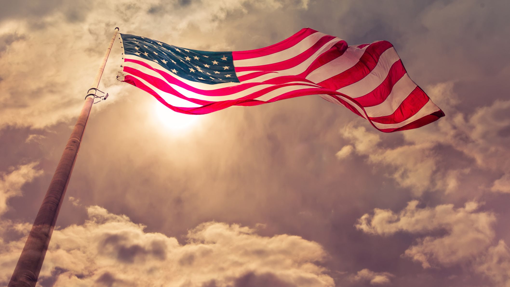 How To Fly The American Flag Mental Floss How To Fly The American Flag Mental Floss