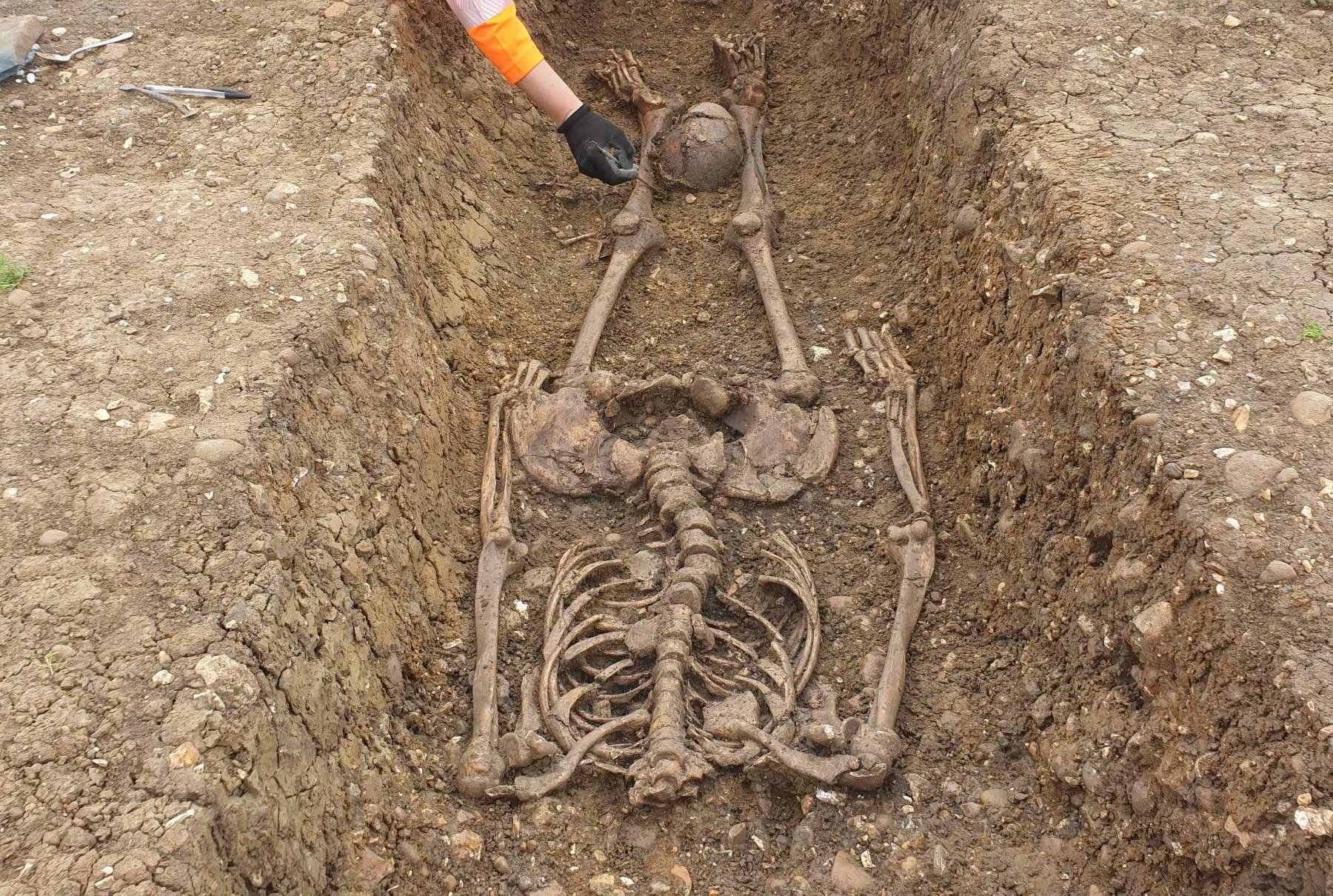 Ancient Beheaded Skeletons Unearthed in Southeast England - Vimarsana News