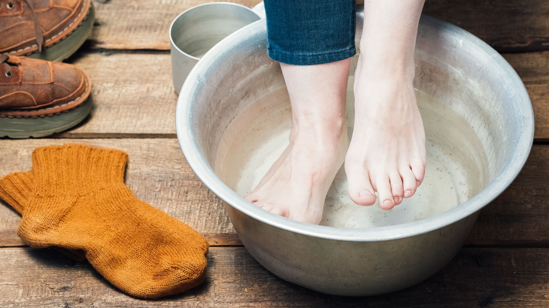 5 Simple and Painless Ways to Remove a Splinter | Mental Floss 5 Simple and Painless Ways to Remove a Splinter | Mental Floss