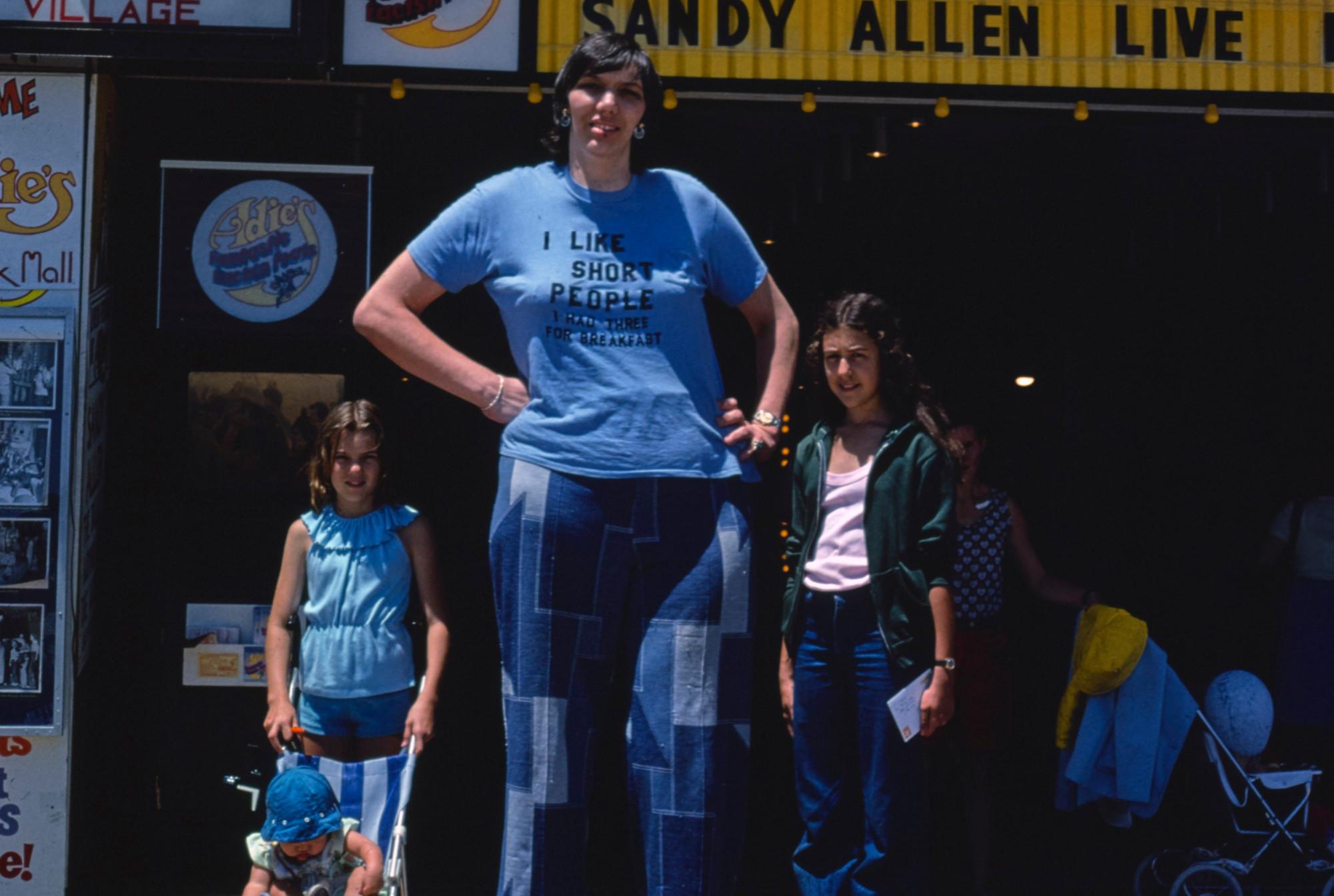 Who Was the Tallest Woman in the World? - Vimarsana News