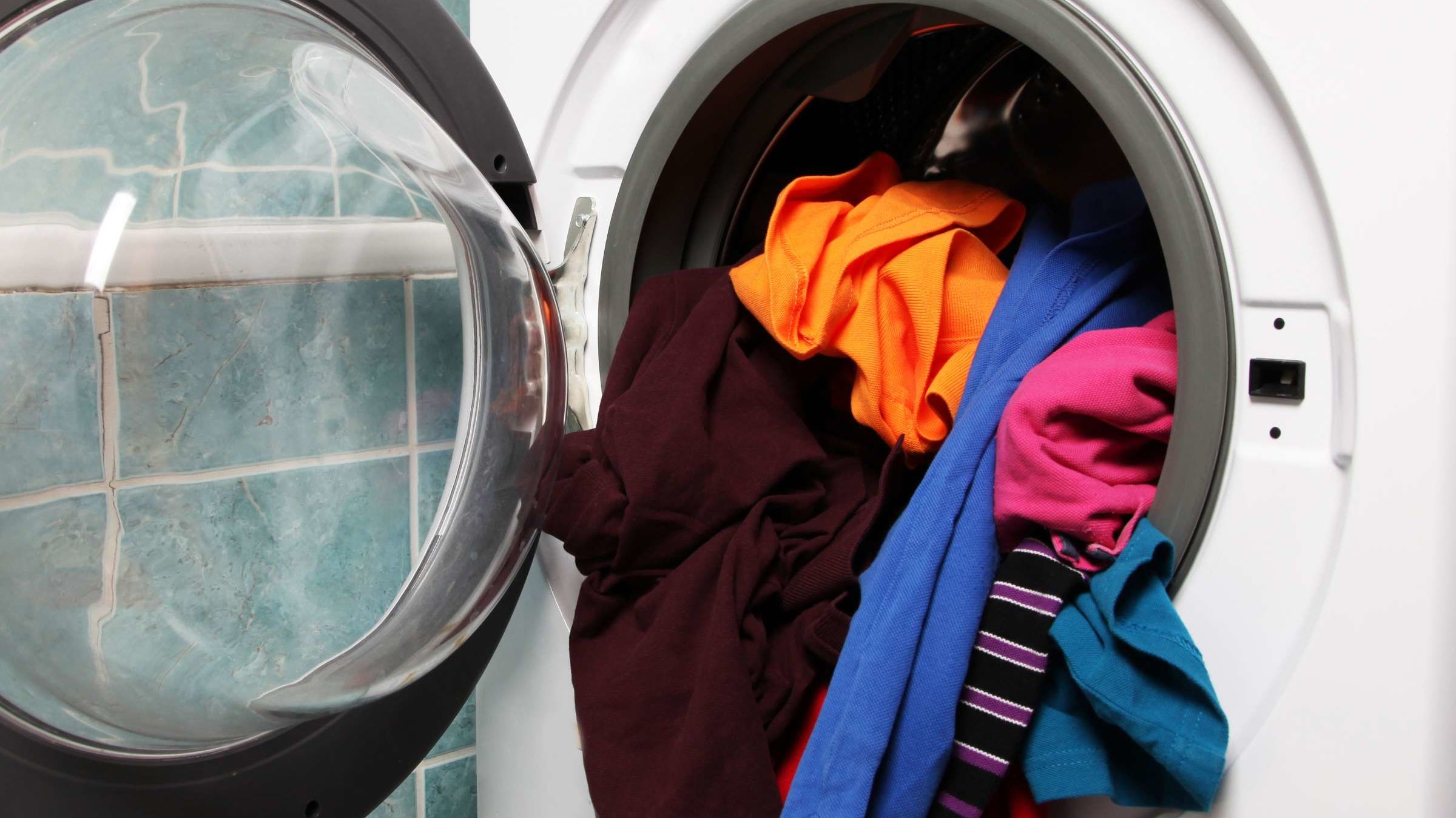 Phoenix High School Builds Laundry Room for Students | Mental Floss