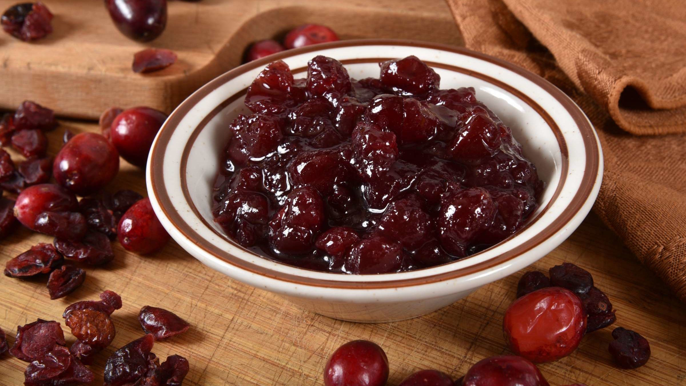 Why We Eat Cranberry Sauce on Thanksgiving Mental Floss