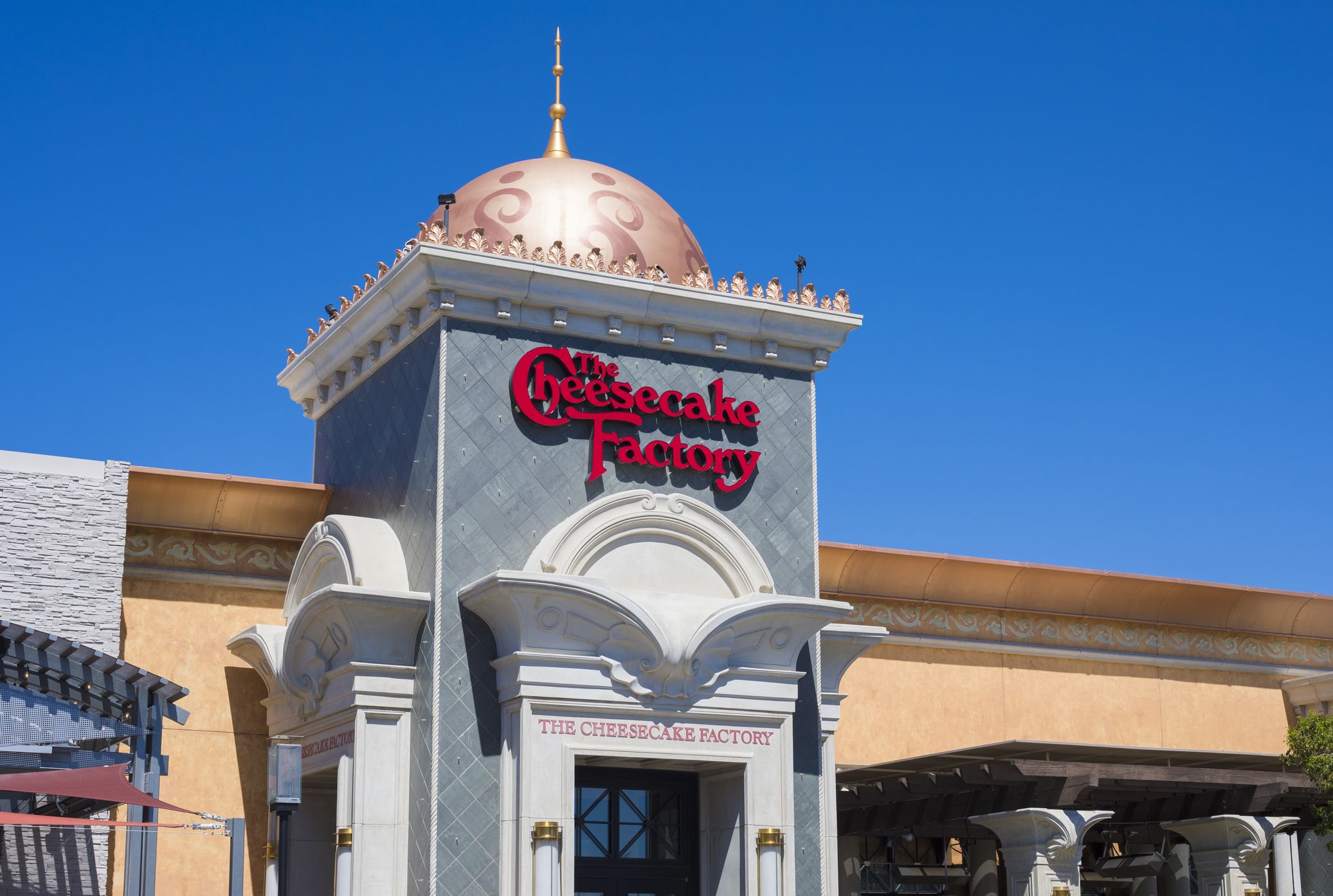The Reason Why The Cheesecake Factory S Menu Is So Big Mental Floss