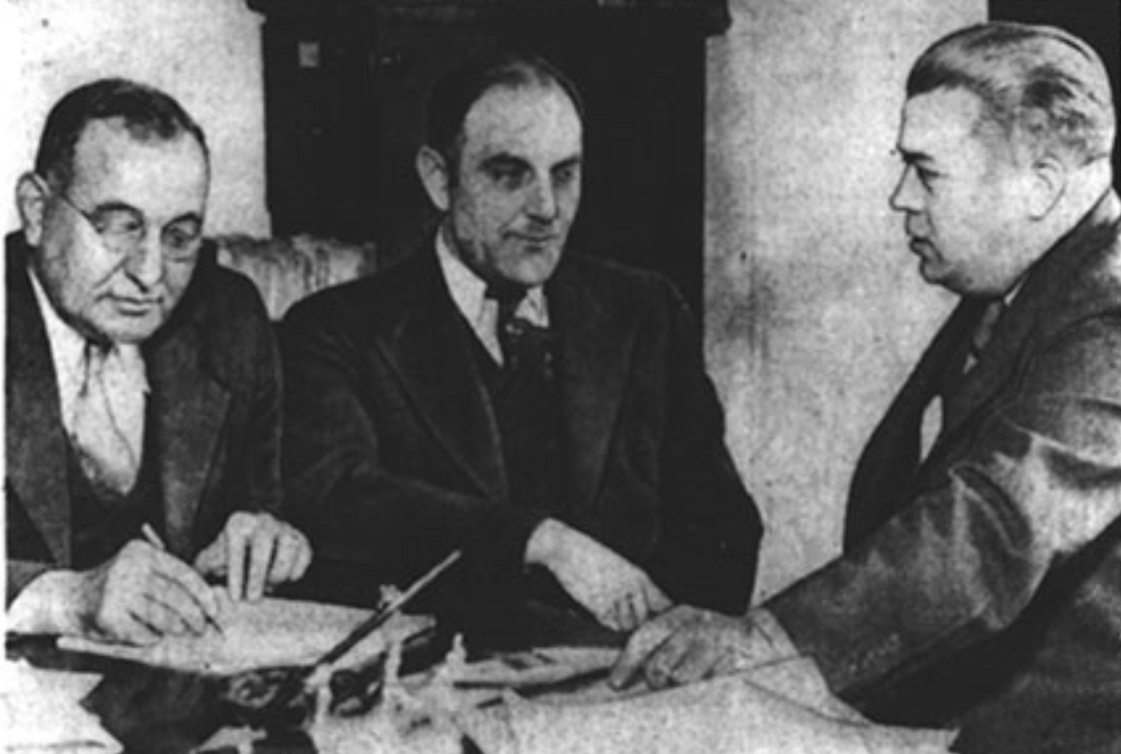 Victor Lustig The Con Man Who Sold The Eiffel Tower Twice Mental Floss Dia memintanya untuk pinjaman $ 50.000, berjanji untuk kembali dua kali lipat dalam beberapa bulan. the con man who sold the eiffel tower