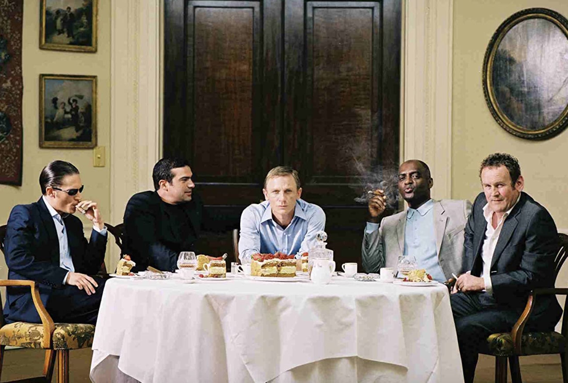 CAST COMPLETO BLACKLIGHT