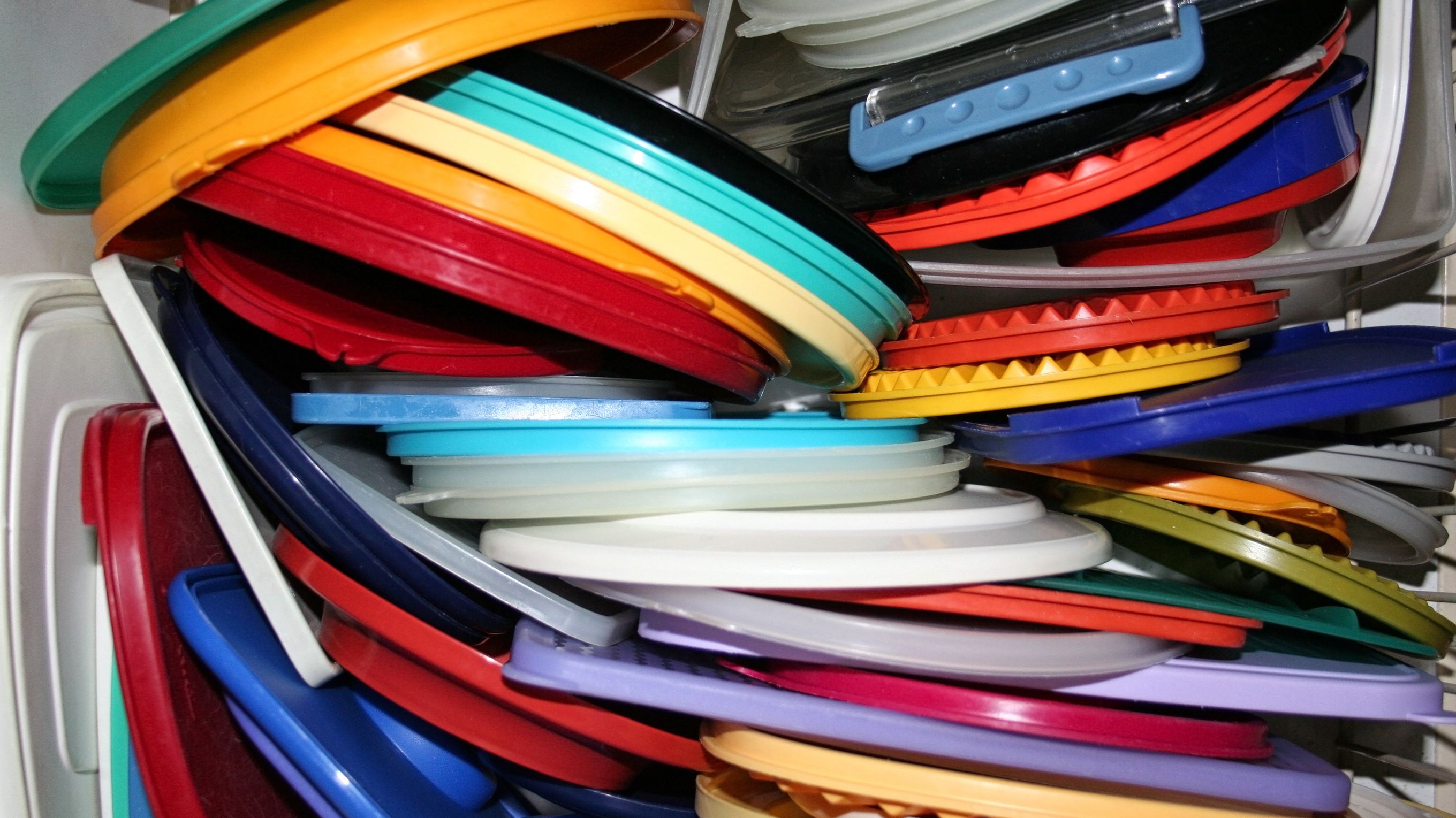 Here's a Brilliantly Simple Way to Organize the Food Container Lids