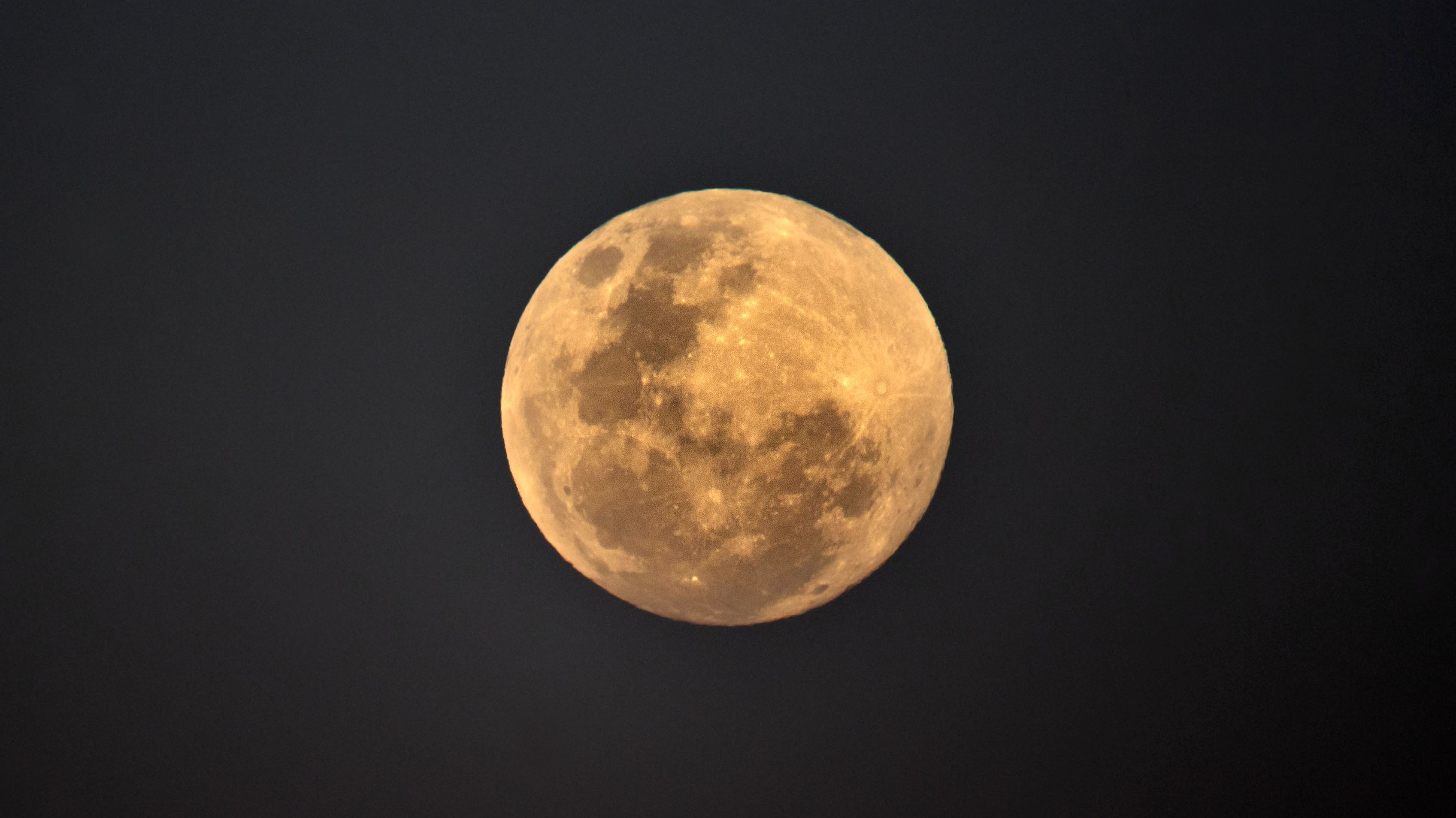 How to See the Full Sturgeon Moon on Thursday Mental Floss