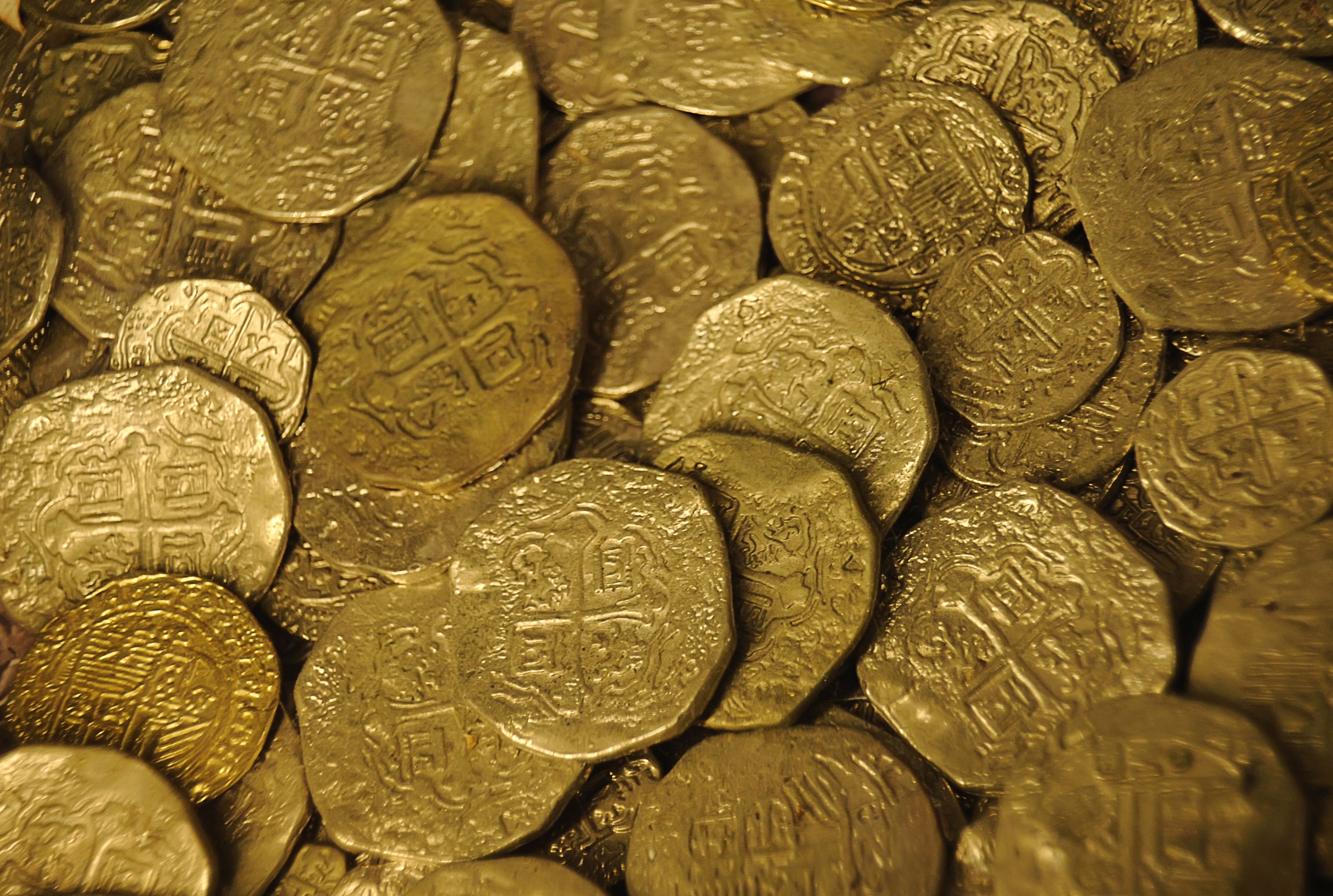 Construction Workers In Italy Uncover A Jar Of 5th Century Gold