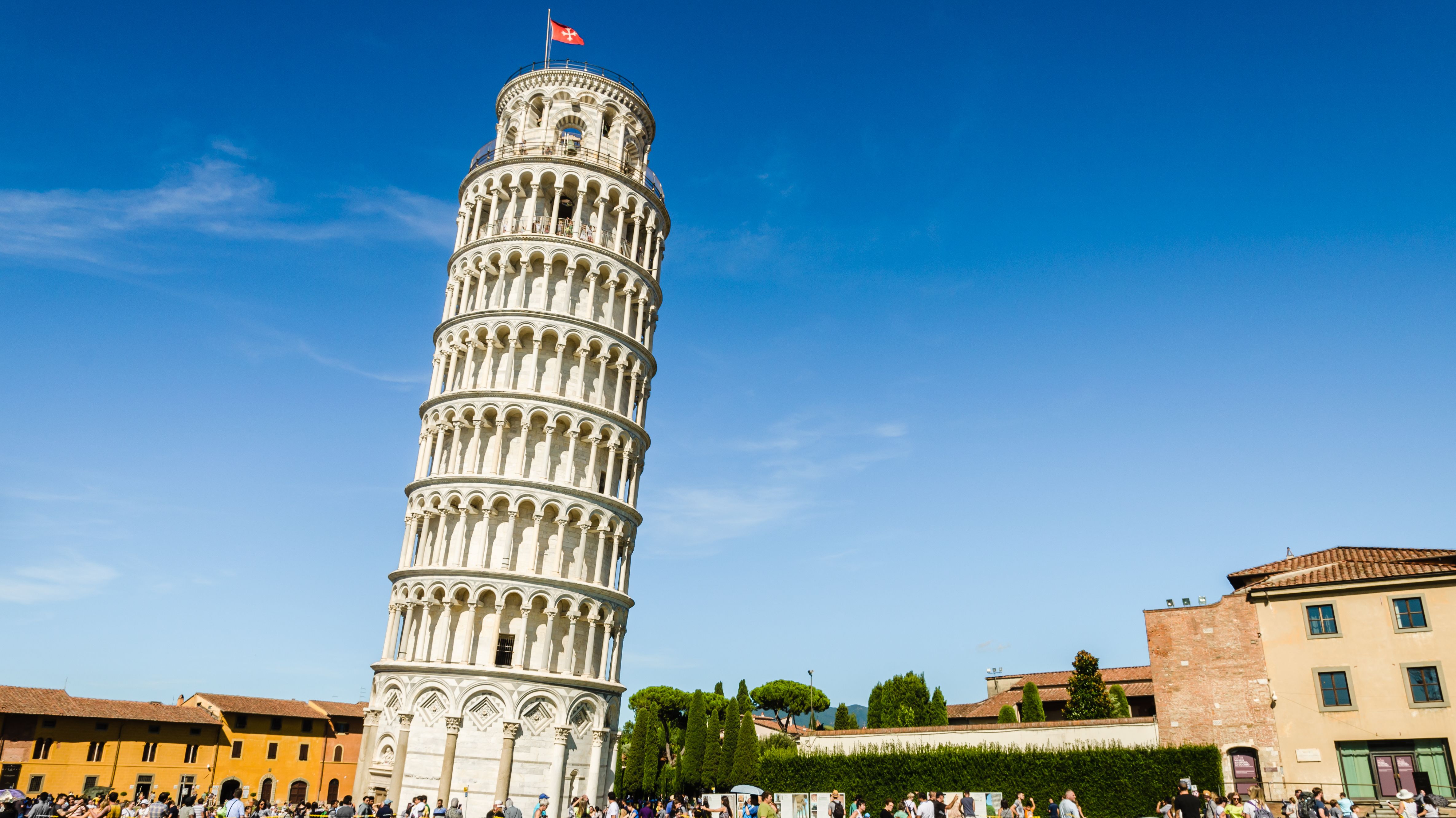 Какая башня изображена. Пизанская башня Италия. Пизанская (Падающая) башня (Пиза, Италия). Достопримечательности Италии Пизанская башня. Рим Колизей Пизанская башня.