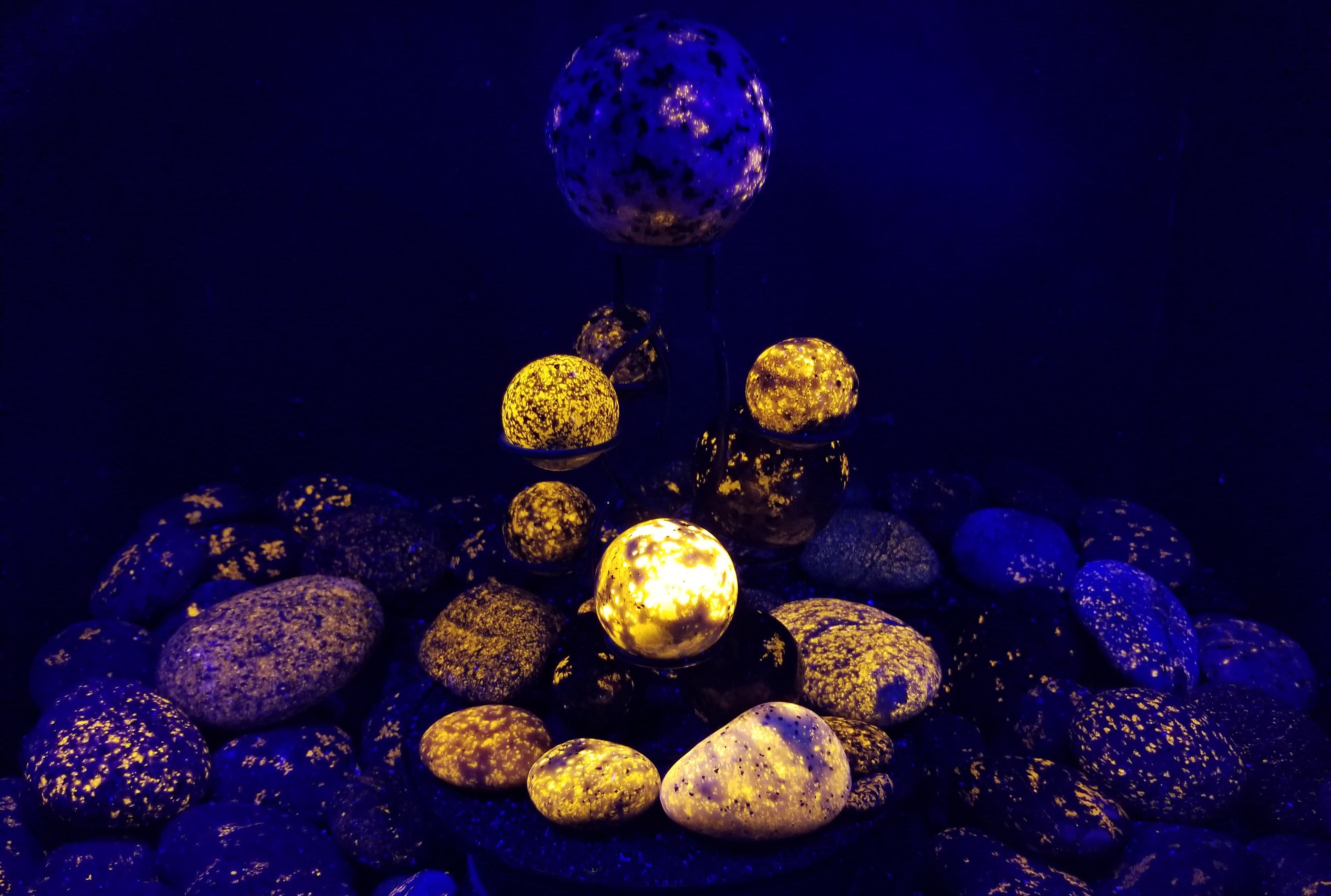 Michigan Rock Hunter Discovers Glowing Yooperlites On Lake Superior Beach Mental Floss