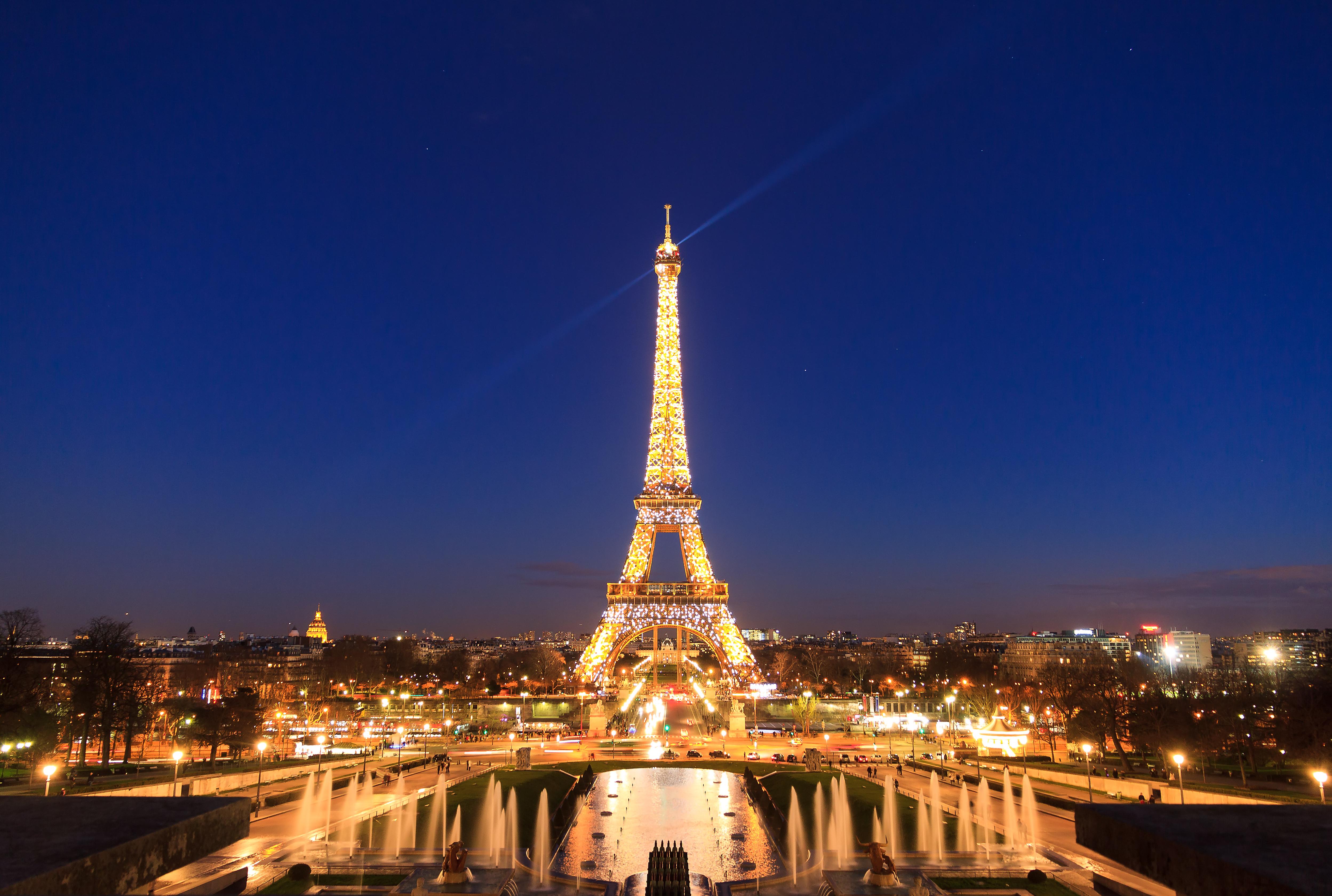 Did You Know It S Illegal To Photograph The Eiffel Tower At