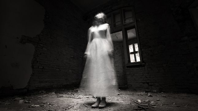 13 Of Historys Most Famous Ghost Photos Mental Floss 