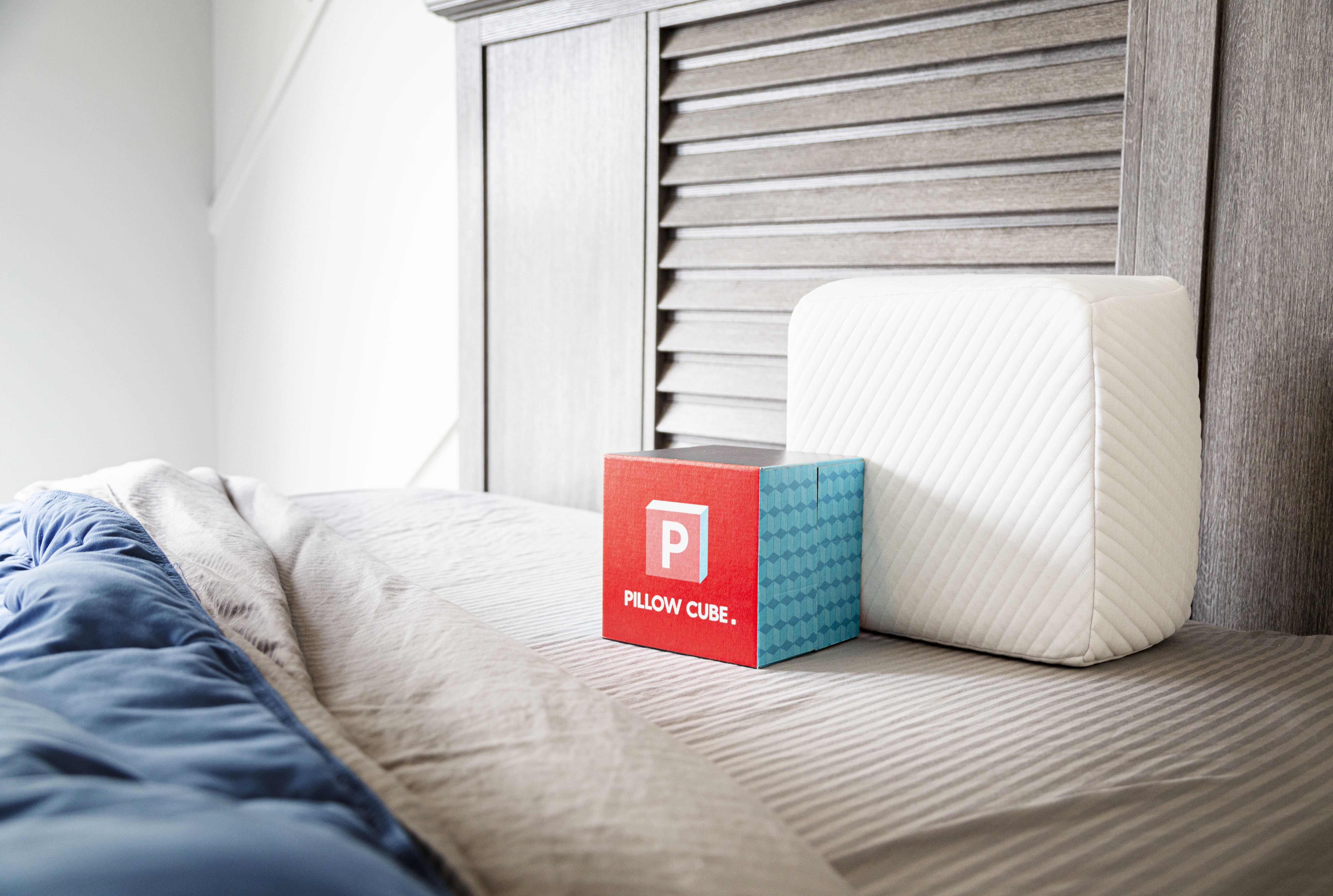 This Cube Shaped Pillow Helps Your Neck Get A Good Night S Rest
