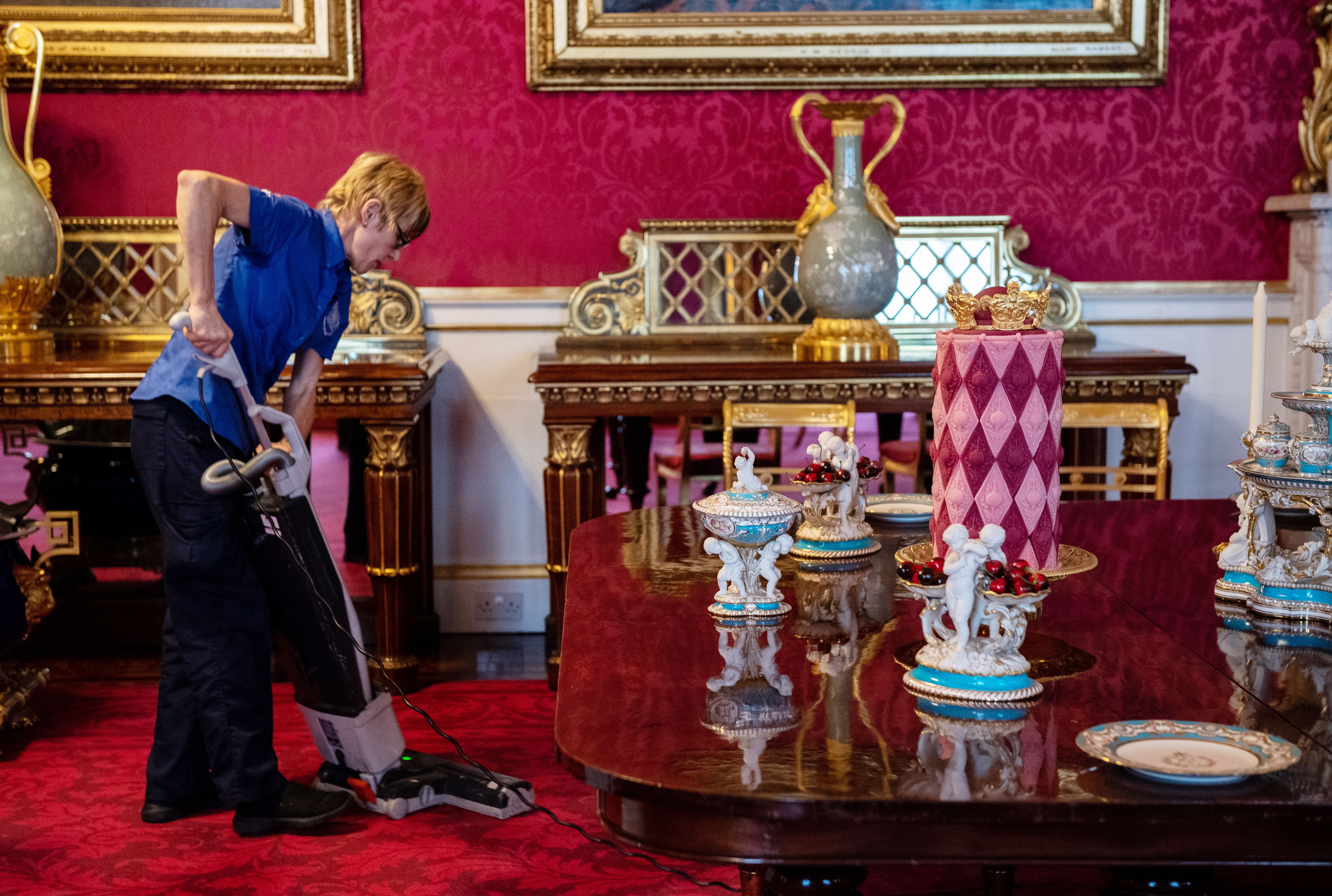 The Queen Is Looking For A New Housekeeper And The Gig Could Come With A Room At Buckingham Palace Mental Floss