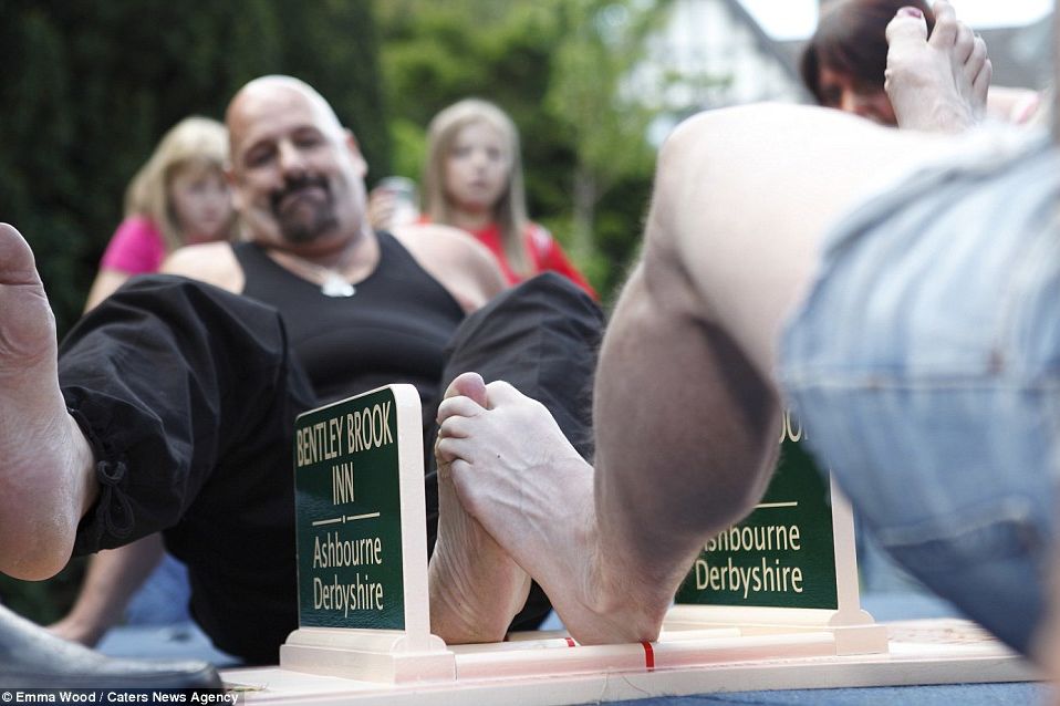 toe wrestling