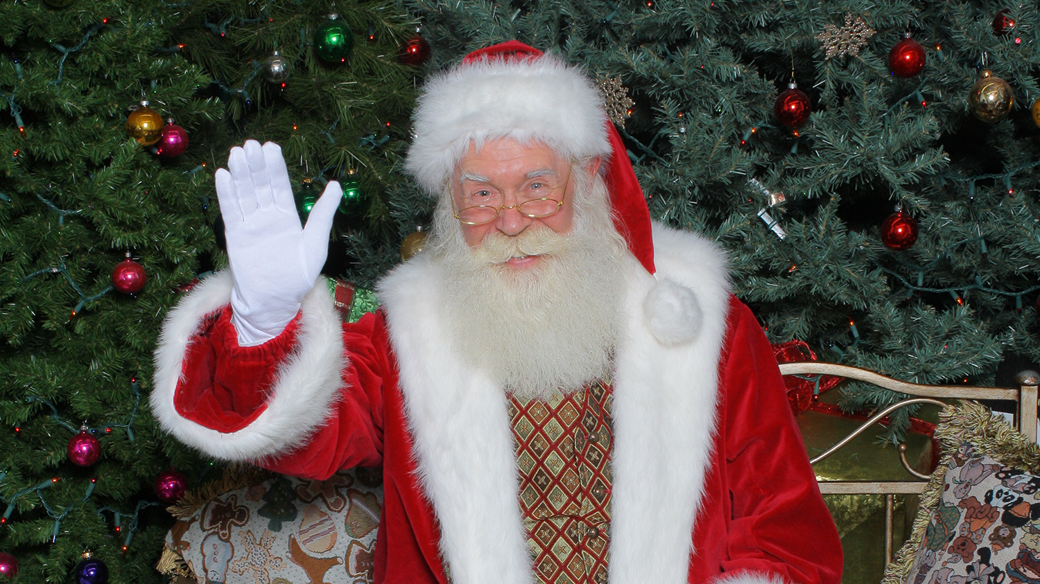 21 Behind The Scenes Secrets Of Mall Santas Mental Floss