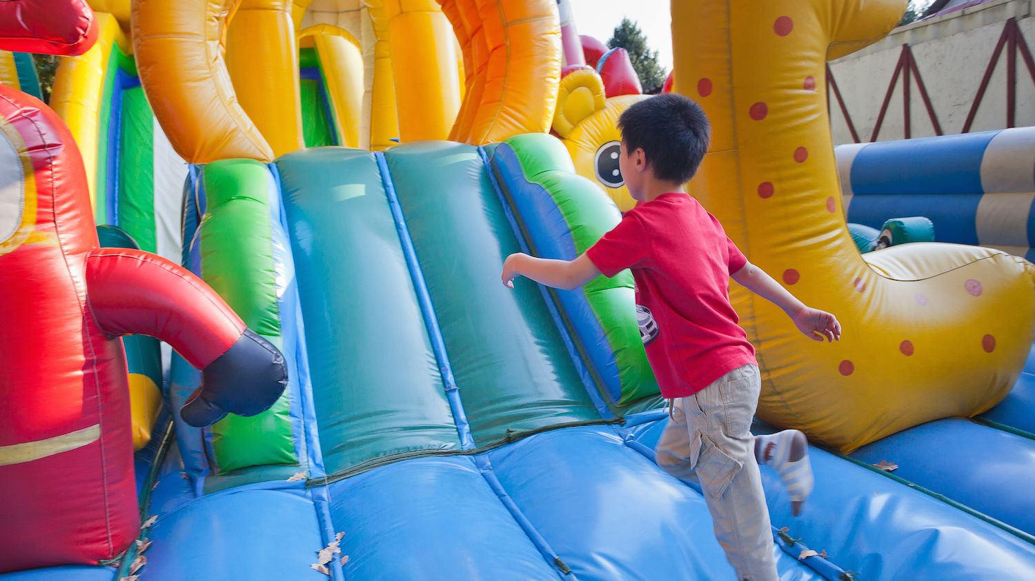 World’s Biggest Bounce Castle Launches U.S. Tour Mental Floss