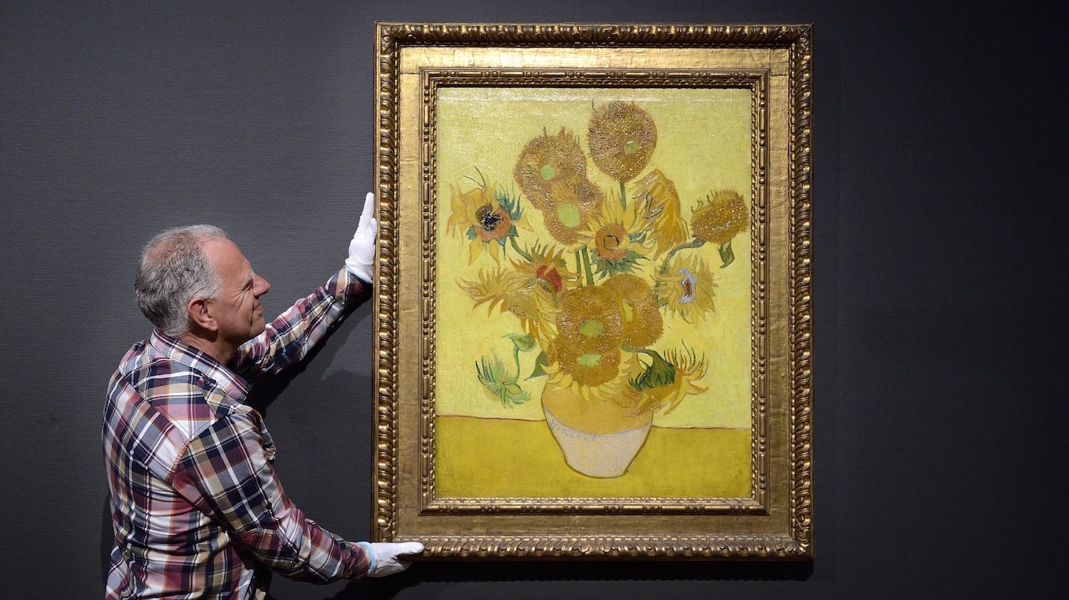 vase with 12 sunflowers van gogh
