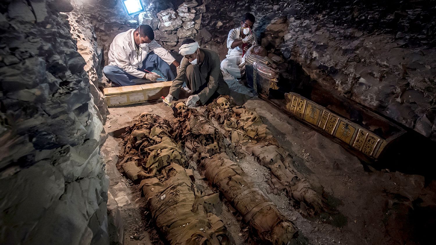 Egyptian Archaeologists Discover 3500 Year Old Tomb Of Goldsmith To The 