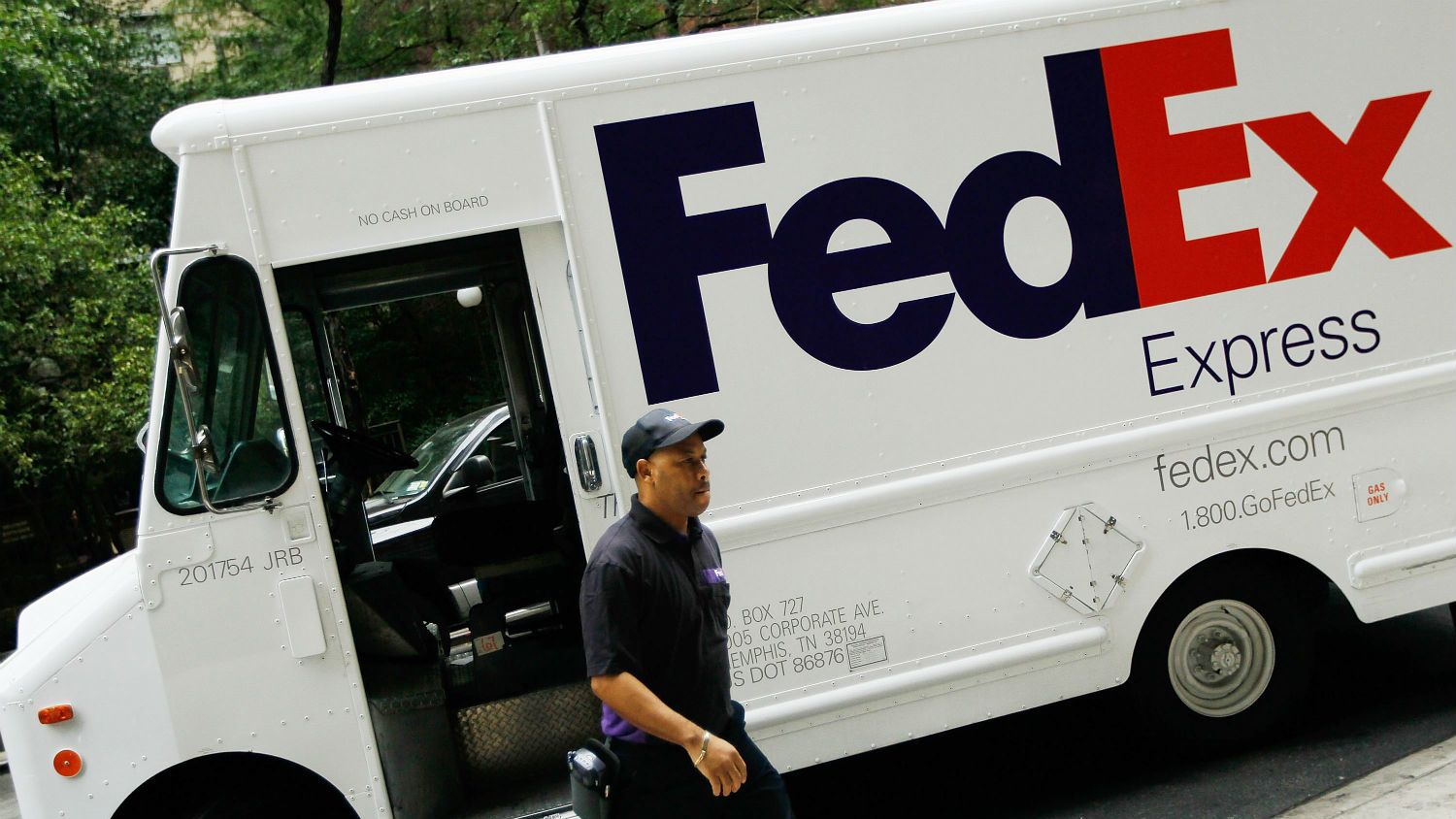 12 Secrets of FedEx Delivery Drivers 
