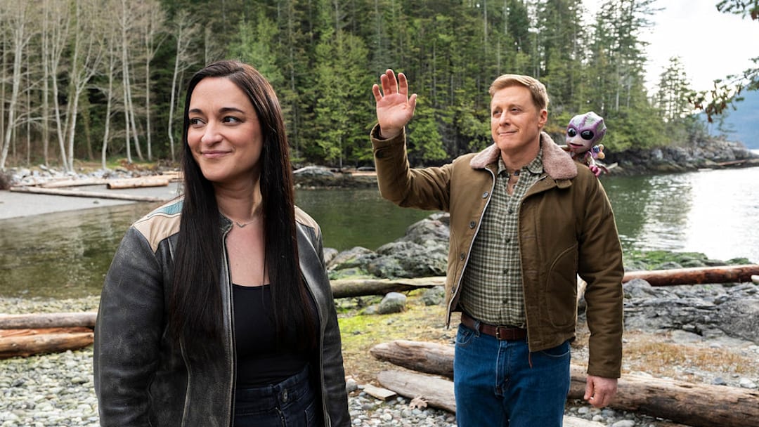 RESIDENT ALIEN -- "The End is Here" Episode 410 -- Pictured: (l-r) Sara Tomko as Asta Twelvetrees, Alan Tudyk as Harry Vanderspeigle -- (Photo by: James Dittiger/USA Network)