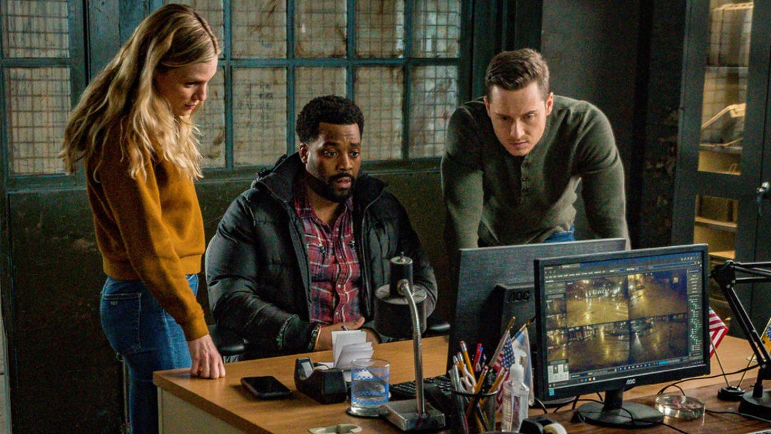 CHICAGO P.D. -- "Equal Justice" Episode 806 -- Pictured: (l-r) Tracy Spiridakos as Hailey Upton, LaRoyce Hawkins as Kevin Atwater, Jesse Lee Soffer as Jay Halstead -- (Photo by: Matt Dinerstein/NBC)