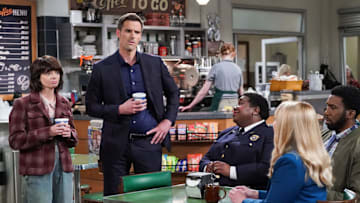 NIGHT COURT -- "A Few Good Hens" Episode 311 -- Pictured: (l-r) Kate Micucci as Carol Ann Wheeler, Andy Ridings as Crash Wheeler, Lacretta as Gurgs, Melissa Rauch as Abby Stone, Nyambi Nyambi as Wyatt -- (Photo by: Nicole Weingart/NBC)
