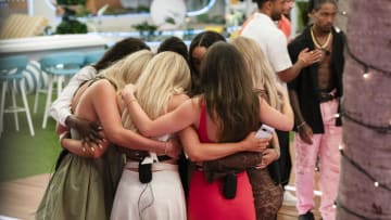 LOVE ISLAND USA -- Episode 618 -- Pictured: (l-r) Olivia Walker, Cassidy Laudano, Leah Kateb, Nicole Jacky, Kaylor Martin, Kendall Washington, Kordell Beckham -- (Photo by: Kim Nunneley/Peacock)