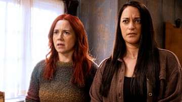 RESIDENT ALIEN -- "Truth Hurts" Episode 404 -- Pictured: (l-r) Alice Wetterlund as D'Arcy Bloom, Sara Tomko as Asta Twelvetrees -- (Photo by: James Dittiger/USA Network)
