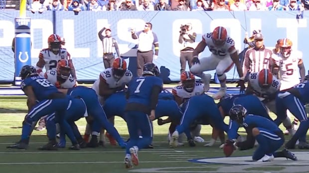 Myles Garrett blocks field goal attempt against the Indianapolis Colts