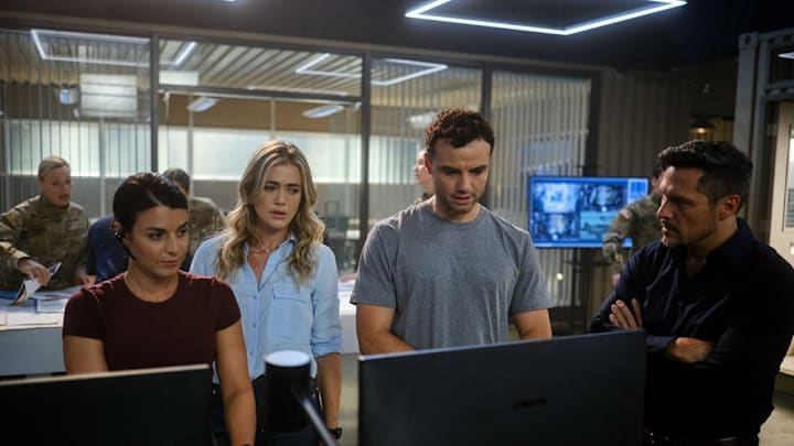 THE HUNTING PARTY -- "Doctor Ezekiel Malak" Episode 104 -- Pictured: (l-r) Sarah Garcia as Jennifer Morales, Melissa Roxburgh as Rebecca Henderson, Nick Wechsler as Oliver Odell