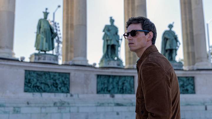 THE DAY OF THE JACKAL -- Episode 105 -- Pictured: Eddie Redmayne as The Jackal -- (Photo by: Marcell Piti/Carnival Film & Television Limited)