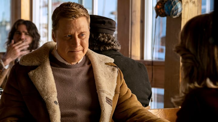 RESIDENT ALIEN -- "Ties That Bind" Episode 403 -- Pictured: Alan Tudyk as Harry Vanderspeigle -- (Photo by: James Dittiger/Bravo)