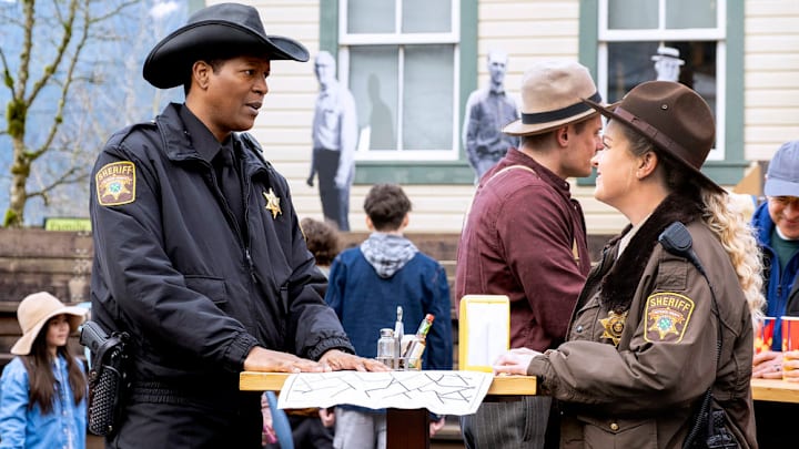 RESIDENT ALIEN -- "Mine Town" Episode 408 -- Pictured: (l-r) Corey Reynolds as Sheriff Mike Thompson, Elizabeth Bowen as Deputy Liv Baker -- (Photo by: James Dittiger/USA Network)