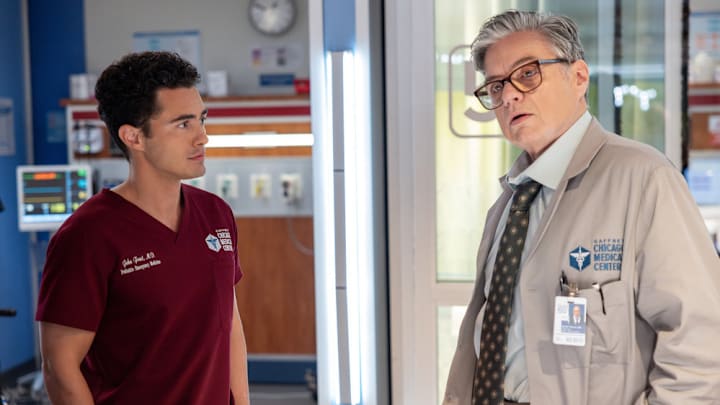 CHICAGO MED -- "Double Down" Episode 1107 -- Pictured: (l-r) Darren Barnet as Dr. John Frost, Oliver Platt as Dr. Daniel Charles 