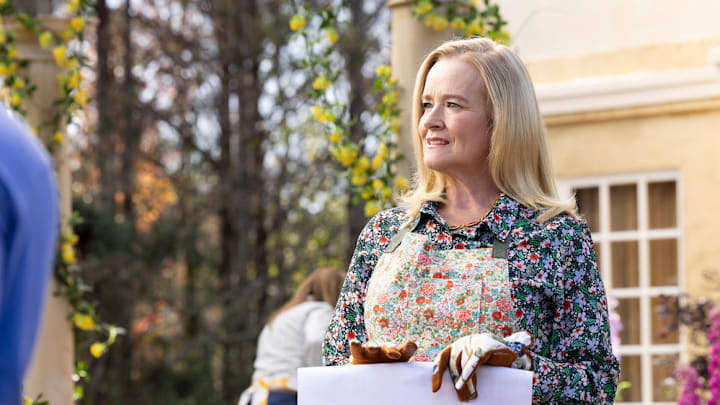 GROSSE POINTE GARDEN SOCIETY -- "Companion Planting" Episode 103 -- Pictured: Jennifer Irwin as Marilyn -- (Photo by: Mark Hill/NBC)