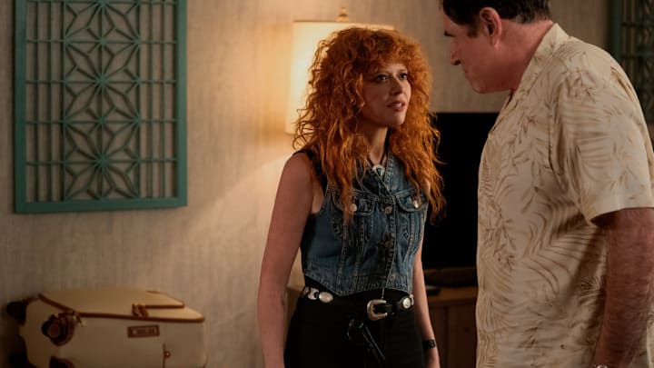 POKER FACE -- Whack-A-Mole Episode 203 -- Pictured: (l-r) Natasha Lyonne as Charlie Cale, Richard Kind as Jeffrey Hasp -- (Photo by: Ralph Bavaro/PEACOCK)