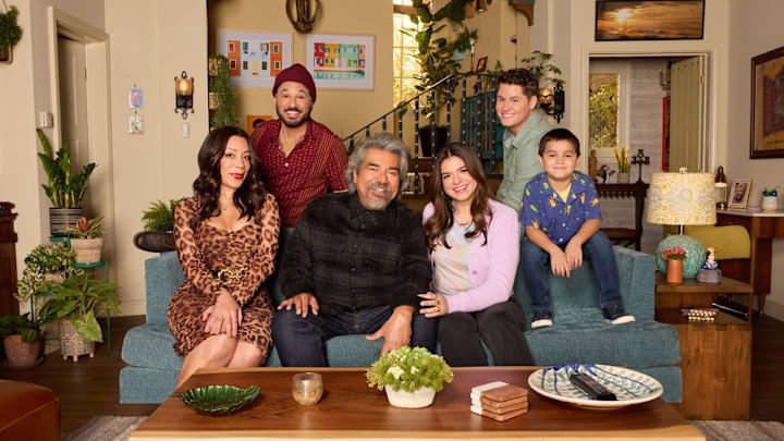 LOPEZ VS LOPEZ — Season: 2 -- Pictured: (l-r) Selenis Leyva as Rosie, Al Madrigal as Oscar, George Lopez as George, Mayan Lopez as Mayan, Matt Shively as Quinten, Brice Gonzalez as Chance -- (Photo by: Carlos Eric Lopez/NBC)